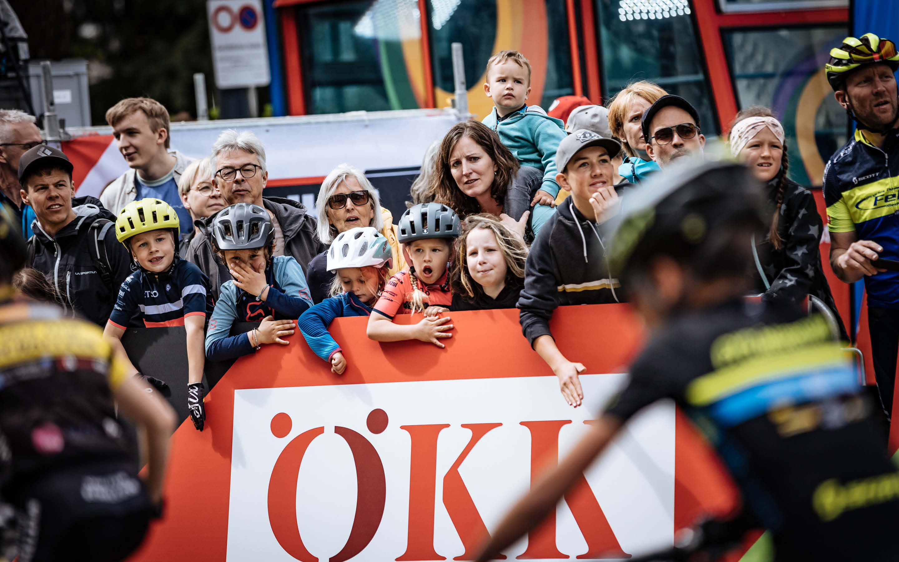 Fans an einem Velo-Rennen der ÖKK BIKE REVOLUTION